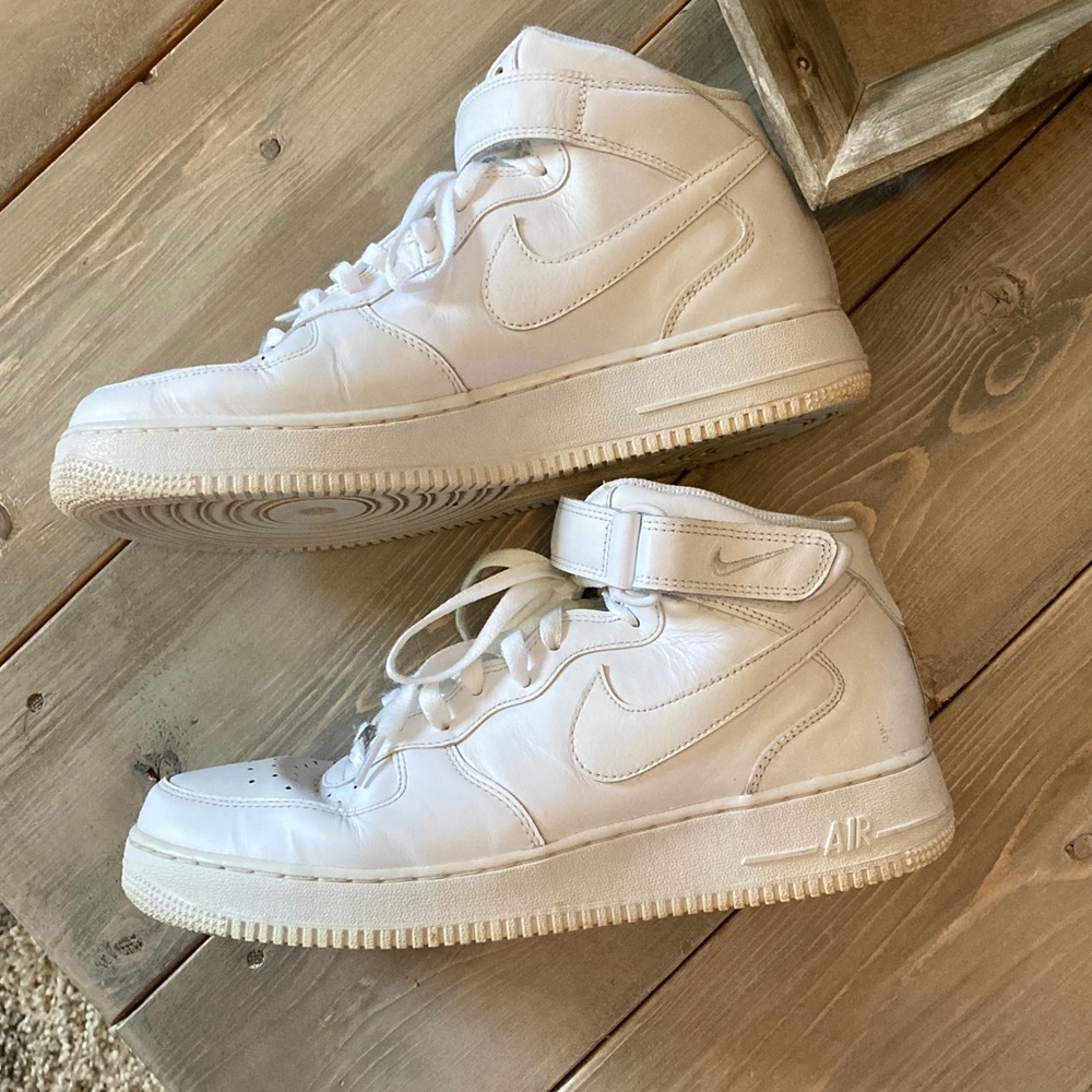 Nike Air Force 1 Mid men’s shoe